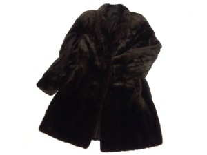 サガミンク(SAGAMINK) 逆毛 ロングコートを店頭買取にて東京都八王子市のお客様より高価買取いたしました。
