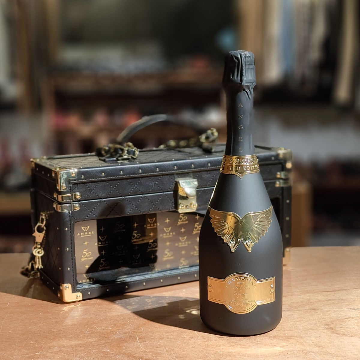 エンジェル ブリュット ブラック 5周年記念ボトル レザーラッチタイプ 750ml 12.5% ANGEL CHAMPAGNE BRUT