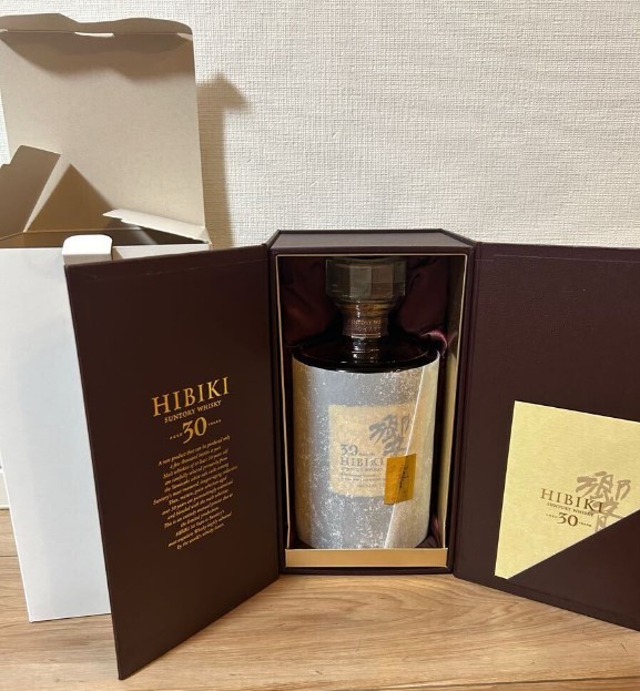 響30年 買取 上野 ｜サントリー 響 30年 白箱　700ml 43％ 冊子 箱を