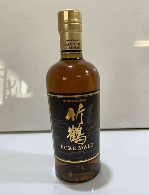 竹鶴 NV 黒ラベル 買取 梅田 ｜NIKKA（ニッカ）竹鶴 ピュアモルト NV 黒ラベル 43％ 700ml ウイスキーを高価買取しました。