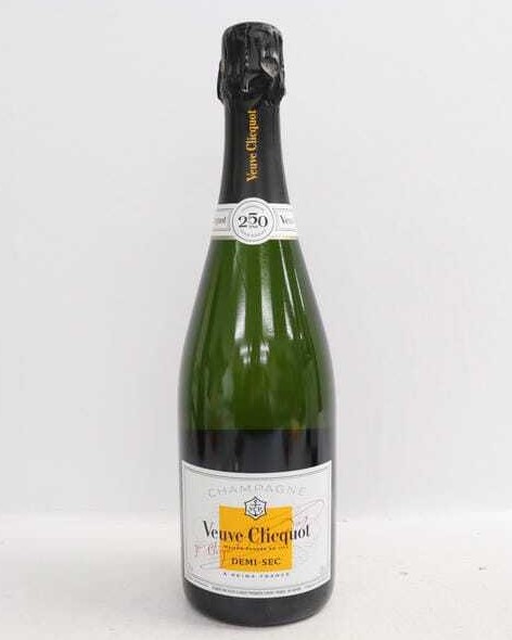 ヴーヴクリコ ホワイト 買取 江坂 ｜Veuve Clicquot（ヴーヴ クリコ）ドゥミセック ホワイト 12％ 750mlを