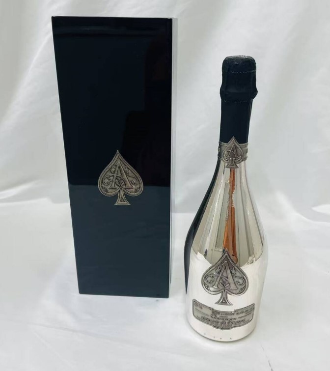 アルマンドブリニャック ブランドブラン 買取 横浜 ｜アルマンド ブリニャック ブラン ド ブラン シルバー 750ml 専用箱入りを