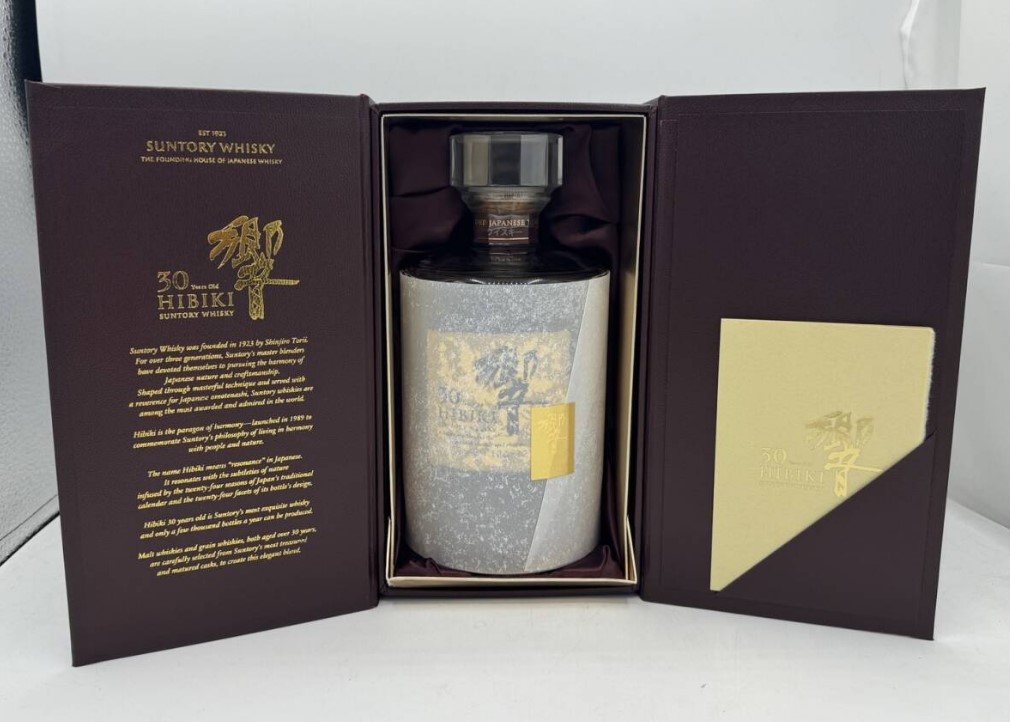響30年 買取 高槻 ｜サントリー 響 30年 700ml 43％ 箱 冊子付き ジャパニーズ ウィスキーを
