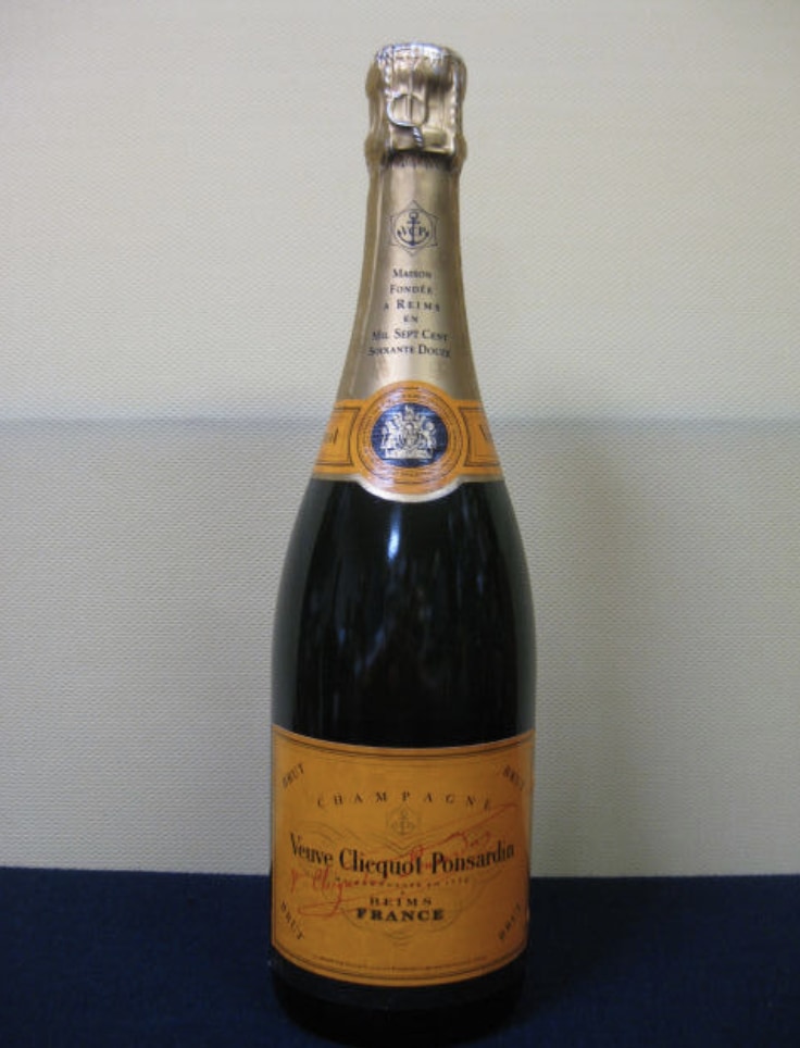 ヴーヴクリコ イエロー 買取 大分県 ｜シャンパン [ヴーヴクリコ イエロー]をお酒