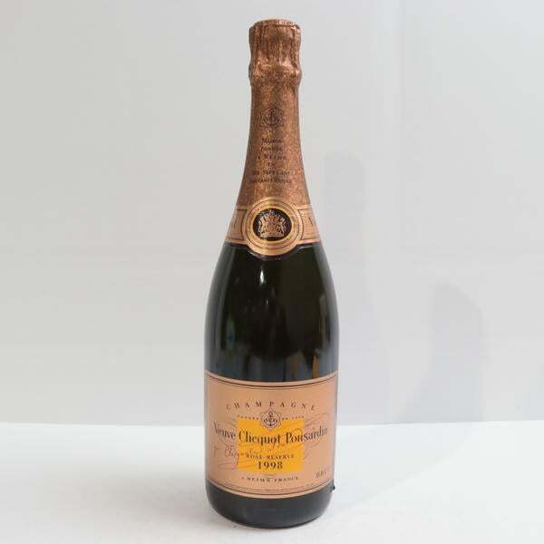 ヴーヴクリコ ロゼ 買取 岡山県 ｜シャンパン [ヴーヴクリコ ロゼ]をお酒