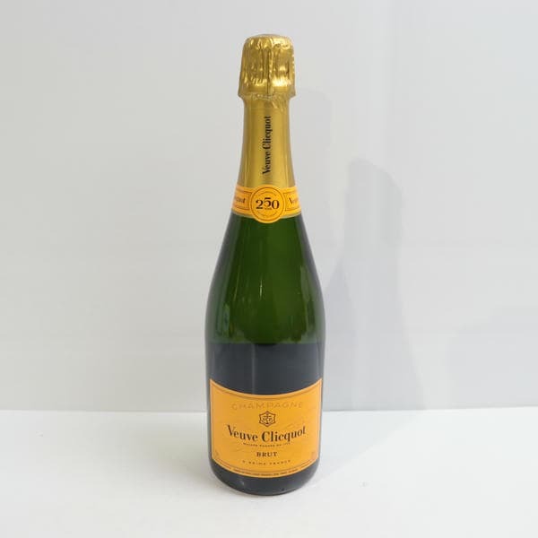 ヴーヴクリコ イエロー 買取 神奈川県 ｜シャンパン [ヴーヴクリコ イエロー]をお酒